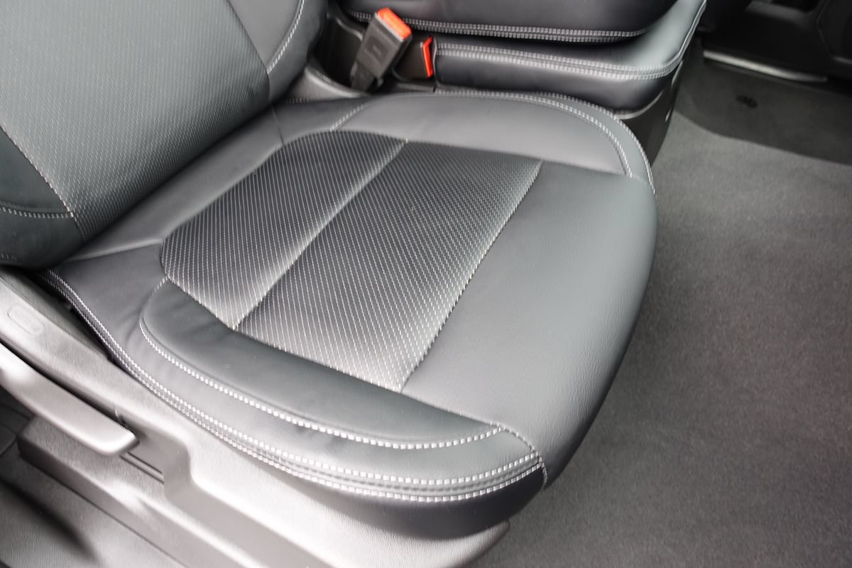 Used 2023 Chevrolet Silverado 1500 LT AWD/4WD image 35