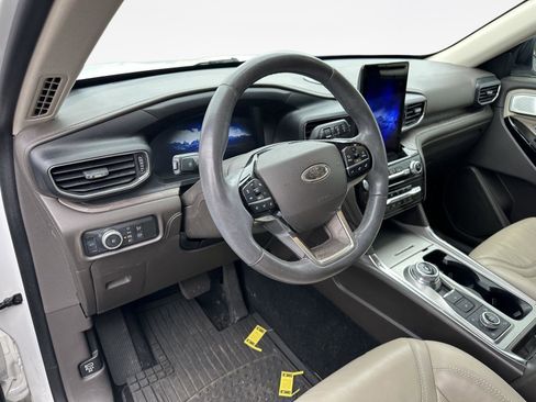 Used 2021 Ford Explorer Platinum w/ Equipment Group 601A image 11