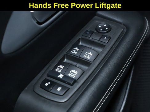 Used 2021 Chrysler Pacifica Touring-L w/ Uconnect Theater Family Group image 17