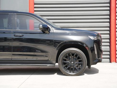 Used 2023 Cadillac Escalade Premium Luxury RWD image 5