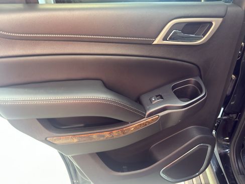 Used 2015 GMC Yukon Denali w/ Premium Package AWD/4WD image 28