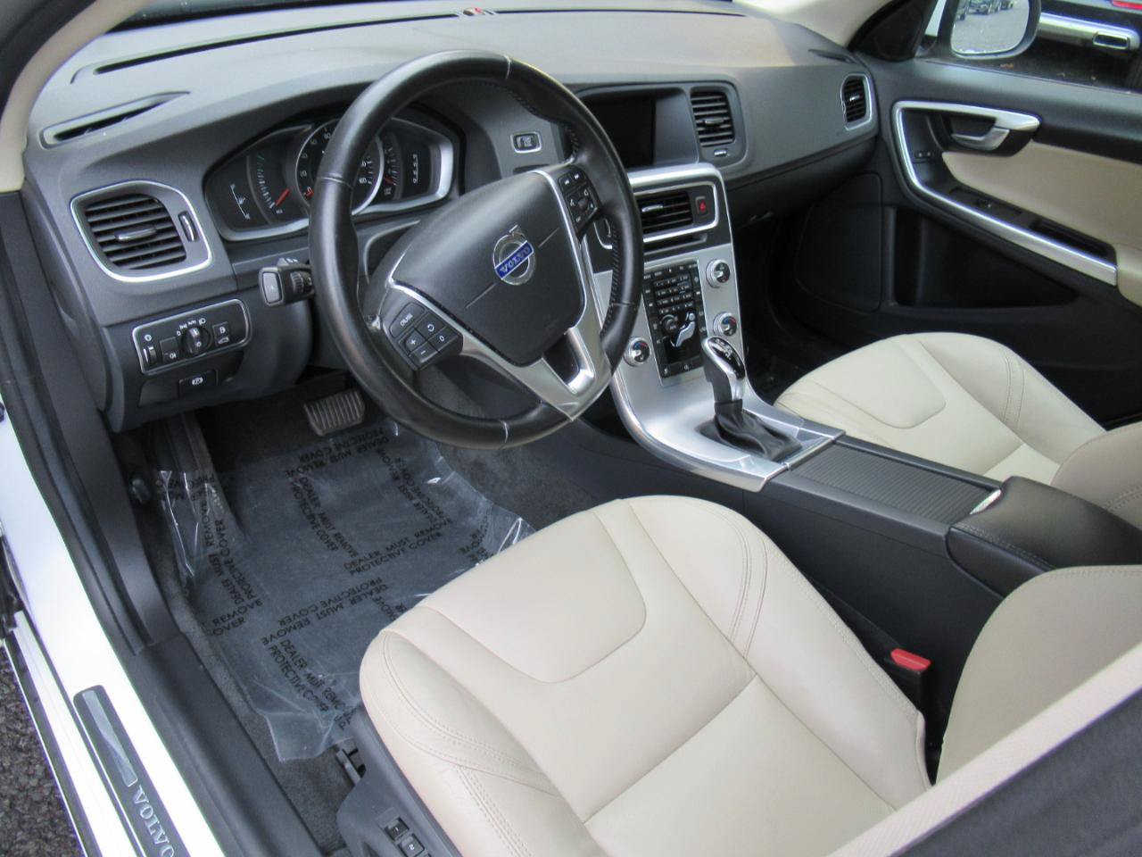Used 2017 Volvo S60 T5 Dynamic AWD/4WD image 9