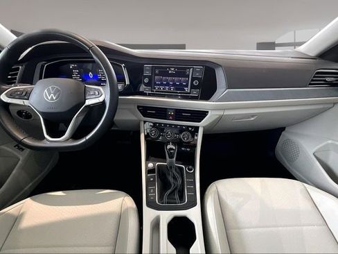 Used 2023 Volkswagen Jetta SE FWD image 7