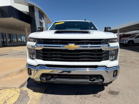 Used 2025 Chevrolet Silverado 2500 LT w/ Convenience Package AWD/4WD image 2