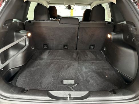 Used 2015 Jeep Cherokee Sport w/ Sport Appearance Group FWD image 22