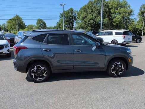 Used 2025 Kia Seltos S AWD/4WD image 2
