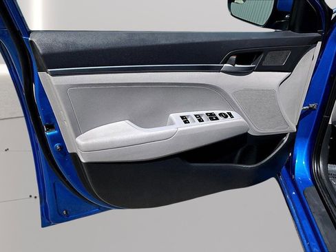 Used 2017 Hyundai Elantra SE image 17