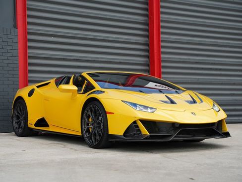 Used 2022 Lamborghini Huracan EVO image 19