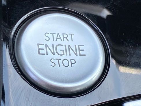 Certified 2023 Volkswagen Taos SE image 18