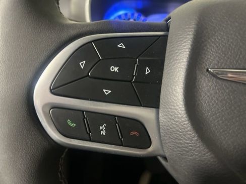 Used 2024 Chrysler Pacifica Touring-L FWD image 14