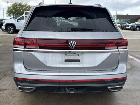 Used 2025 Volkswagen Atlas SE image 12