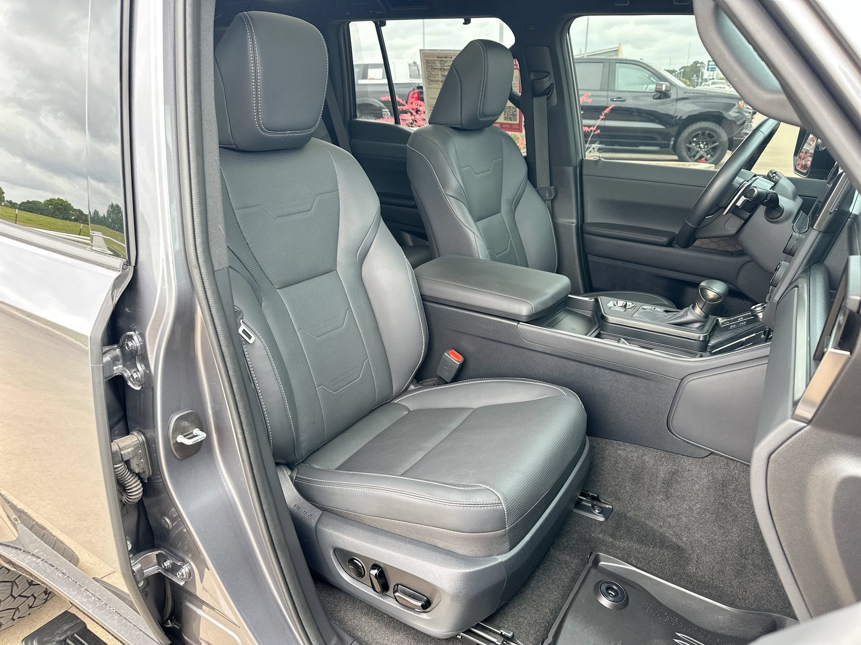 Used 2025 Lexus GX 550 w/ Cold Area Package AWD/4WD image 25