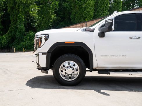 Used 2024 GMC Sierra 3500 Denali w/ Denali Reserve Package AWD/4WD image 3