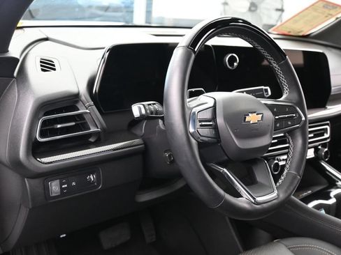 Used 2025 Chevrolet Traverse High Country FWD image 13