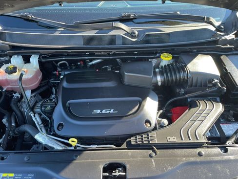 Used 2017 Chrysler Pacifica Touring-L FWD image 15