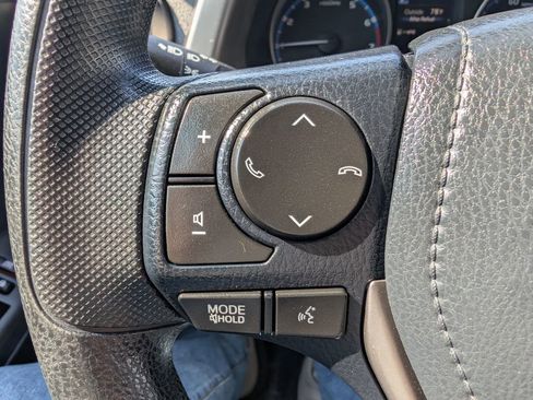 Used 2018 Toyota RAV4 LE AWD/4WD image 24