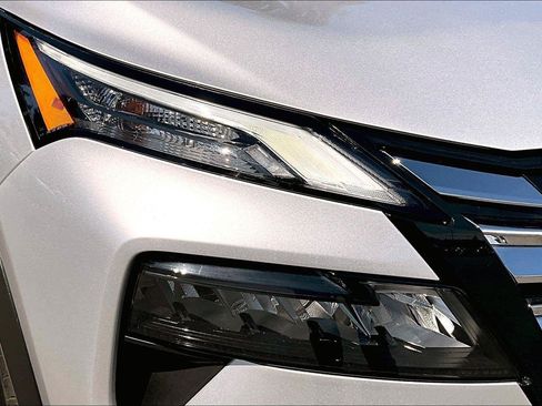 Used 2025 Nissan Rogue S AWD/4WD image 32