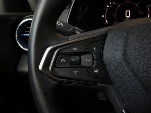 Used 2025 Chevrolet Trax LT w/ LT Convenience Package FWD image 33