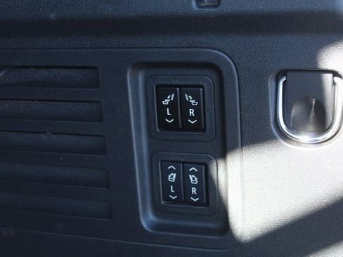 Used 2024 GMC Acadia Denali image 9