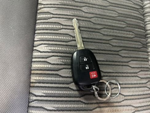 Used 2018 Toyota Tundra SR5 w/ SR5 Upgrade Package image 33