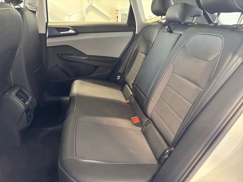 Used 2024 Volkswagen Taos SE AWD/4WD image 16