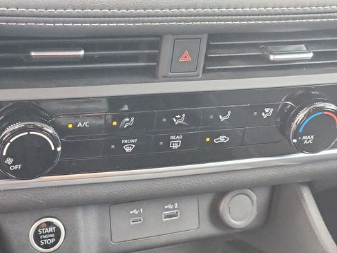 Used 2023 Nissan Rogue S image 15