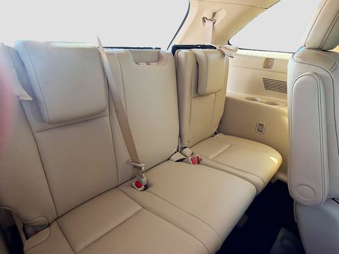 Used 2019 Toyota Highlander SE image 29