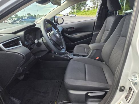 Used 2025 Toyota Corolla LE FWD image 5