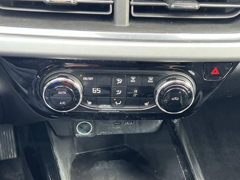 Used 2024 Chevrolet Trax LT w/ Driver Confidence Package image 19