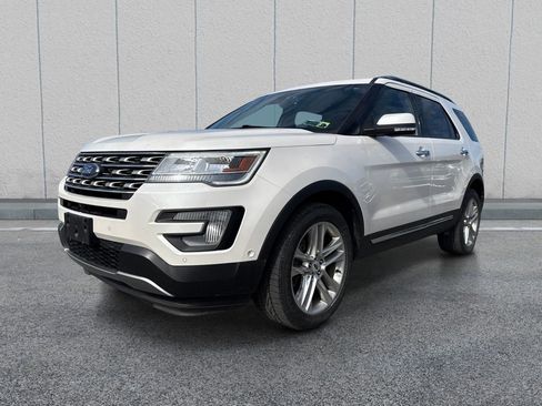 Used 2017 Ford Explorer Limited w/ Equipment Group 301A image 3