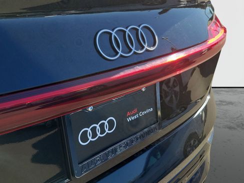 Used 2024 Audi Q8 e-tron Premium Plus w/ Premium Plus Package image 8