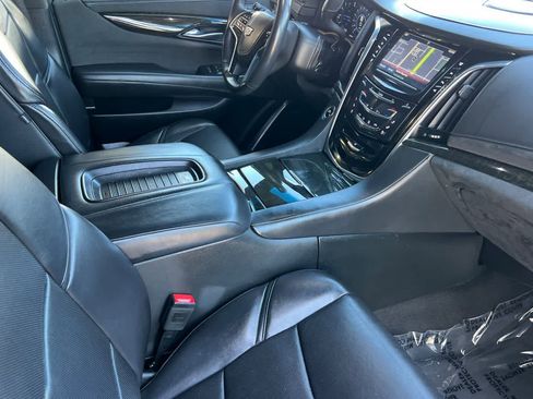 Used 2019 Cadillac Escalade Platinum AWD/4WD image 21