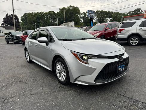 Used 2022 Toyota Corolla LE w/ LE Convenience Package FWD image 1