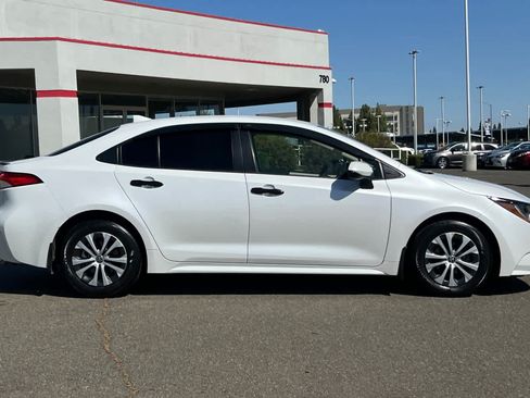 Certified 2022 Toyota Corolla LE FWD image 6