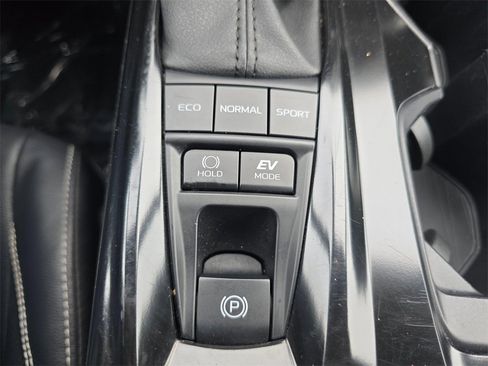 Used 2025 Toyota Camry SE image 26