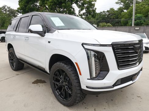Used 2026 Cadillac Escalade Platinum Luxury w/ LPO, Floor Liner Package AWD/4WD image 6