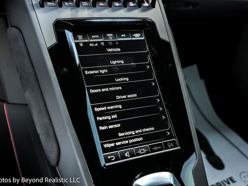 Used 2021 Lamborghini Huracan EVO image 40