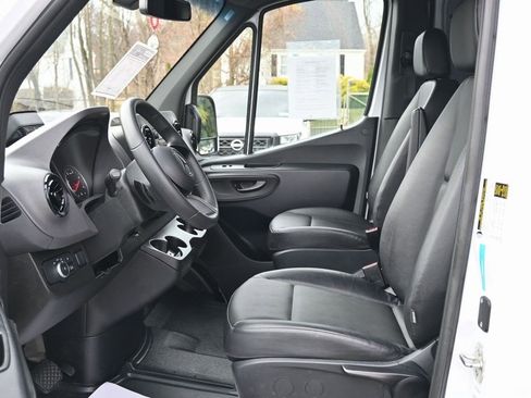 Used 2025 Mercedes-Benz Sprinter 2500 image 12