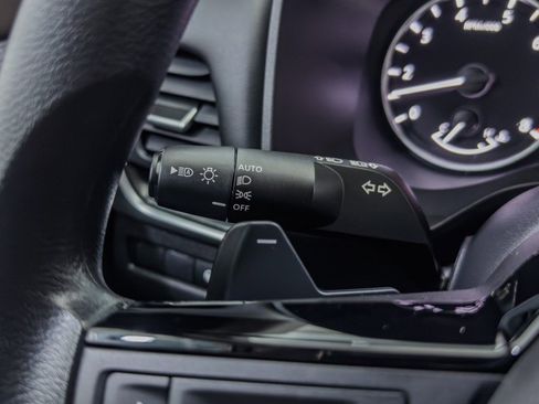 Used 2023 Nissan Rogue SV image 24