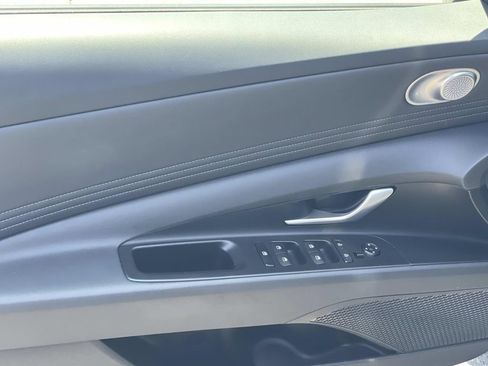 Used 2024 Hyundai Elantra SEL FWD image 19