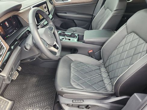Used 2025 Volkswagen Atlas SEL Premium R-Line image 16