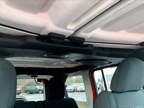 Used 2023 Jeep Wrangler Sahara image 30