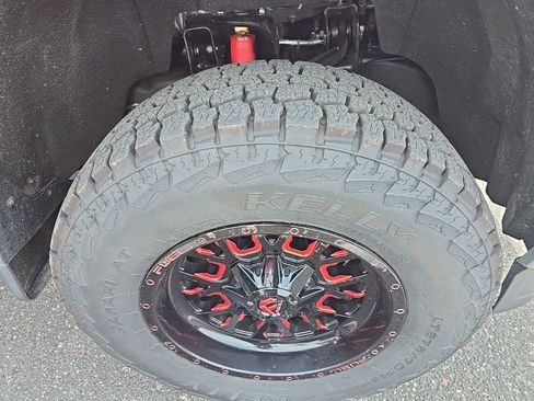 Used 2019 GMC Sierra 2500 SLT w/ Duramax Plus Package AWD/4WD image 6