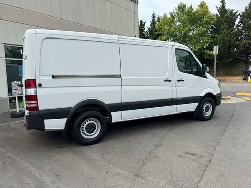 Used 2017 Mercedes-Benz Sprinter 2500 image 12