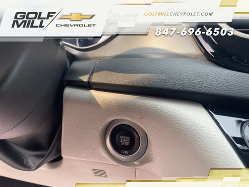 Used 2023 Chrysler Pacifica Touring-L FWD image 18