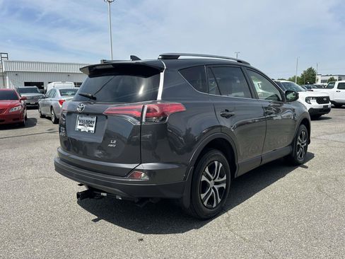 Used 2018 Toyota RAV4 LE AWD/4WD image 6