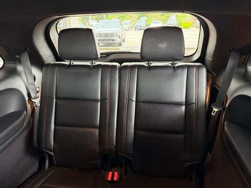 Used 2024 Dodge Durango GT AWD/4WD image 17