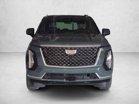 Used 2025 Cadillac Escalade Luxury RWD image 2