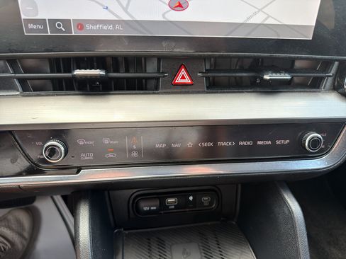 Used 2025 Kia Sportage EX FWD image 18