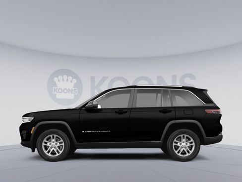 Used 2023 Jeep Grand Cherokee Laredo w/ Luxury Tech Group I image 2